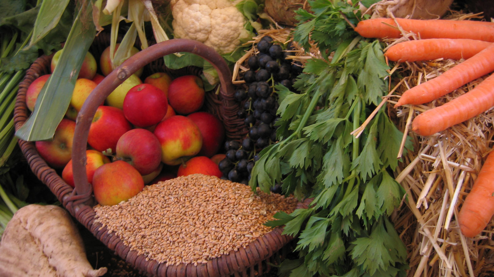 Obst und Gemüse auf dem Altar