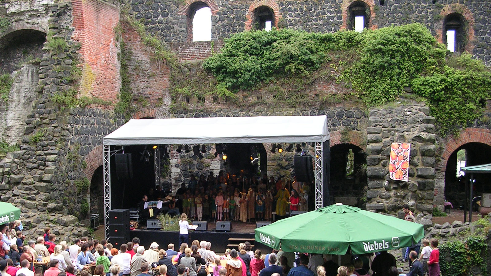 Open Air Bühne in der Burgruine